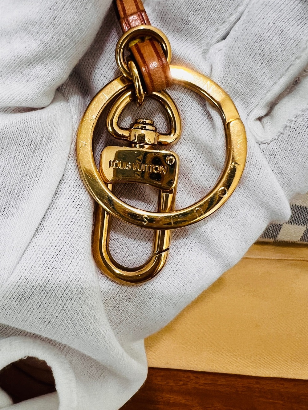 Pro-Loved LOUIS VUITTON Damier Azur Artsy MM Bag - Picture 4 of 13